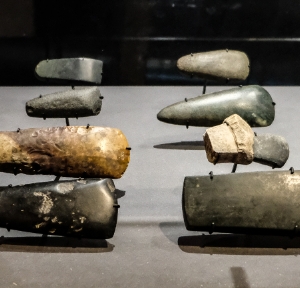@Préhistomuseum-Haches polies.jpg