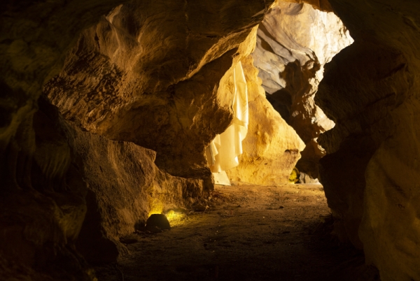 10.PREHISTOMUSEUM_grotte_couloir.jpg